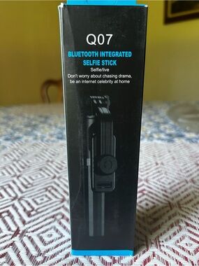Q07 Bluetooth Integrated Selfie Stick - Black